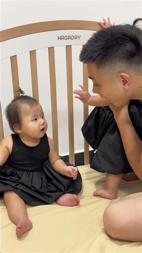 Such lovely daughters are loved by everyone, especially the twins.