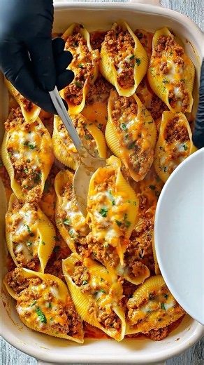 Taco Stuffed Shells Recipe #foodreels #easydinner #food #foodie #familydinner #comfortfood