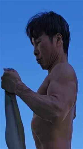 스포츠밴드 팔 이두운동 #Shorts 홈트레이닝으로 건강과 몸짱을 우리함께~💪💥