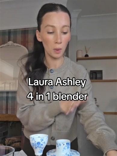 Who says you can’t have pretty kitchen gadgets? 🩵✨ Unboxing the stunning Laura Ashley 4-in-1 Hand Blender set—proof that functionality can be gorgeous! Perfect for autumn soups, baking, and everyday cooking without needing a bulky food processor. ​#LauraAshley #KitchenGadgets #KitchenUnboxing #handblender#lauraashleyblender
