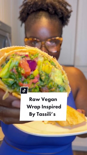 @TASSILI’S RAW REALITY is the GOAT! I’m sooo obsessed that I took a stab at making a wrap inspired by theirs at home and it’s fiiiiire! There’s nothing like the original though so run don’t walk to check out their food 😋❤️‍🔥 Ingredients: -sun dried tomato wrap - kale - garlic powder - black pepper - smoked paprika - sea salt - cayenne pepper - nutritional yeast - olive oil - sun-dried tomatoes - red onion - tomatoes - avocado - lemon juice - Lantana black bean hummus - agave fake bacon bits I 