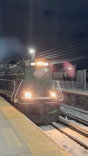 NYAR RS51 Smokes Out Bethpage, NY w/ MP15AC 155 leading! #trains #railfan