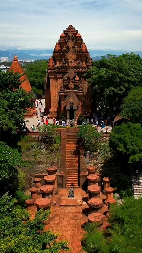 🚩Cham Towers Po Nagar Nha Trang vietnam 🇻🇳 It is dedicated to Yan Po Nagar, the goddess of the country, who came to be identified with the Hindu goddesses Bhagavati and Mahishasuramardini, and who in Vietnamese is called Thiên Y Thánh Mẫu. 🎥 Credit @robnsing #reeloftheday #yanacaves #gokarna #shiva #harharmahadev #mahadev #lordshiva #adiyogi #kedarnath #bholenath # #ombeach #gokarna #gokarnadiaries #feelitreelit #feelmaadireelmaadi #feelkaroreelkaro #mahakaal #bhole #omnamahshivaya #rudra #s