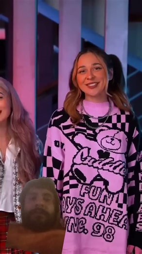 HELLO IN DIFFERENT LANGUAGES /ELSARCA AND❤️🤝 KIKA KIM100💯 #foryou #football ##HelloIn#HelloChallenge