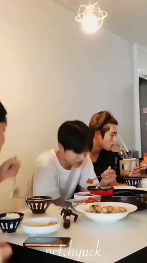 Jungwoo and Yuta Compilation: Clingy Moments and Funny Calls