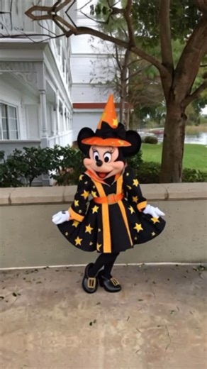 wdwmickeyhunter | The ghost of Halloween past! Halloween 2015 at Walt Disney World when the resorts had character greets and activities! Those were the most... | Instagram