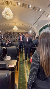 Desde que los priistas llegaron, buscaron reventar la sesión: gritando, provocando e insultando. Pero como no pudieron impedir el debate, porque no caímos en provocaciones: comenzaron a rodear a Noroña. Aquí les muestro lo que ocurrió antes de la agresión. | Blanca Rodríguez