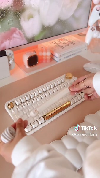 The Most Aesthetic Keyboard: Azio IZO White Blossom Mechanical Keyboard Review