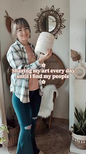 All the cosy boho vibes with this macrame feathers dreamcatcher. 🤍🪶 Hope you've all had a wonderful Christmas day whatever you were doing! We had a quiet day at home and just enjoyed being in the moment! 🎄 Now we're off to a three day adventure roadtrip down to South of England, but you're still welcome to place any orders you'd like on the website - I'll get them all ready and posted as soon as we're back! 👌🏻😘 #dreamcatcher #macramedreamcatcher #largewallart #macramefeathers #DriftwoodDec