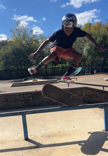 Omphile getting kick flip front board on lock 🔐 #skateboarding #soweto