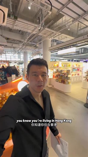 If this piano was in the UK I think kids would play on it or it would get stolen 😂 Hong Kongers got piano skills 😎👏 | Elliott yip