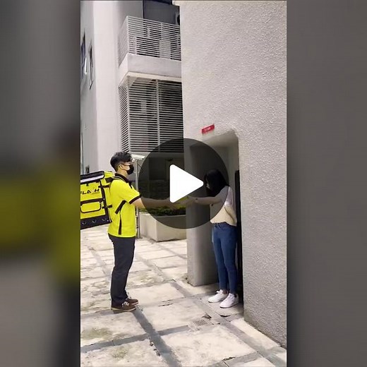 Excited Parcel Recipient Reactions 📦🎉