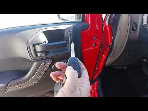 How to Lock and Unlock Doors in a Jeep Wrangler (2007–2017)