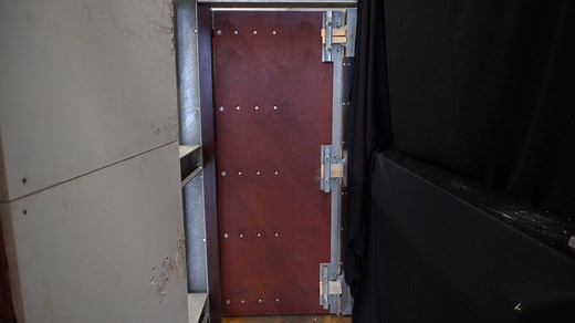 Breaching an outward opening door with battery-powered door ram PDR200 The fast Pentheon door ram is a double-acting breaching tool with a long spreading stroke and a constant high spreading force. Suitable for inward opening doors and combined with a manual breaching tool also for outward opening doors. | Holmatro Rescue World