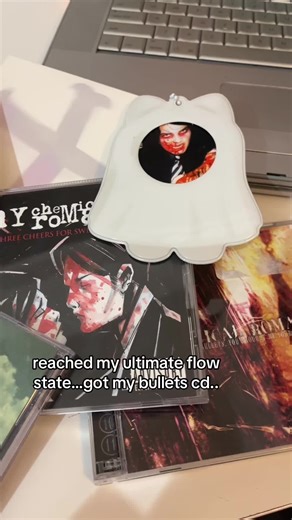 MY FAVORITE ALBUM EVER ACTUALLY UGH I LOVE THEM #fyp #foryou #mychemicalromance #mcr #ibroughtyoumybulletsyouboughtmeyourlove