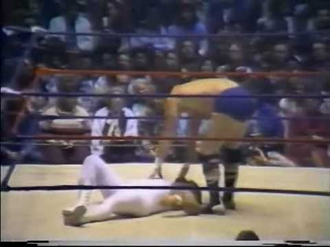 Bloody No DQ Match - Jerry Lawler vs Terry Funk w Jimmy Hart (3-23-81) Memphis Wrestling