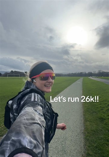 Not long left til @adidas Manchester Marathon T-8/9 weeks🙈 Only realised afterwards my glasses are wonky😂🤦🏼‍♀️ #wintertraining #springmarathon #manchestermarathon #marathontraining #running @celsiusuki