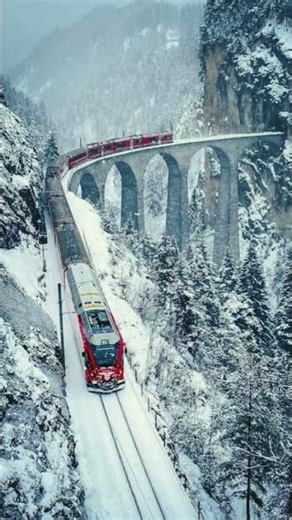 Winter Train Journey in the Swiss Alps 🇨🇭❄️ | Magical Alpine Views