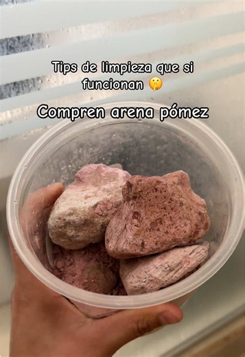 Adiós al sarro y que se vengan las visitas 🤭🤫 Cabe destacar que somos inquilinos pero es nuestro hogar 🤍 #piedrapomez #limpieza #limpiezadecasa #limpiezadebaño #amadecasa