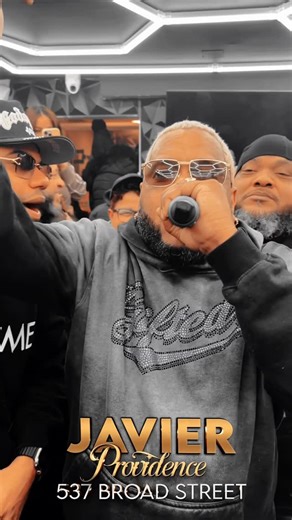 JAVIER THE JEWELER on Instagram: "MAÑANA @lafruta_oficial EN NUESTRA TIENDA DE PROVIDENCE @javierthejeweler_ri desde las 1:00 de la tarde 😁🤩😂🥳 - 📍537 Broad street Providence Rhode Island #elfruton #lafruta #lafrutanotaenfregadera🍇"