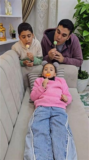 Dad makes sure baby is happy 👼❤️🤩