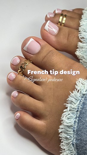 It’s absolutely not true that you don’t need pedicures during the winter🫰 We need to take care of our toenails to prevent ingrown nails and changes to the nail plate. Make sure to get a pedicure once a month to keep your feet healthy and in great condition🤗 #pedicure #chicagopedicure #frenchnail | Shine_beauty_usa