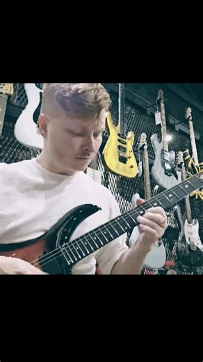 When out seeing the world, it's always mandatory to invade music stores and practice solos. This time in Bangkok 🌍🎸 Can you guess the song this solo comes from? . #defecto #musicman #guitarsolo #bangkok | Defecto