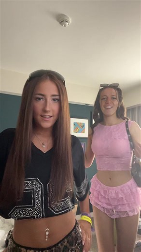 𝐊𝐚𝐫𝐥𝐲 (@karly.skewis)’s videos with Sleepless - D.O.D