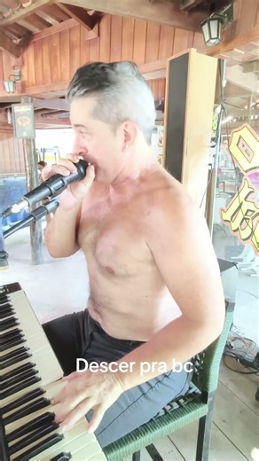 Descer pra Bc Charlles Sollo cantando ao vivo