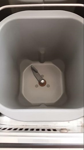 eBay Item - Hitachi HB-B101 Bread Maker Demonstration