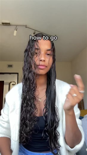 How to tighter curls #curls #locken #curlygirlmethode #curlygirlmethodegermany #fingercoiling #fingercoilingcurls #lockentipps #curlproducts #curlyhairtutorial #curlygirlmethod #curltipps #curlmistakes #brushstyling #curlyhairjourney #curlyhair