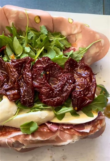 The Famous Bronx Godfather 😍🔥🍷🇮🇹💙👌🏻 3 Feet of Love ❤️ @giovannipaolony #foryou #fyp #food #onthisday