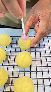 2.3M views · 5.5K reactions | DIY STARBUCKS CAKE POPS  White Cake...