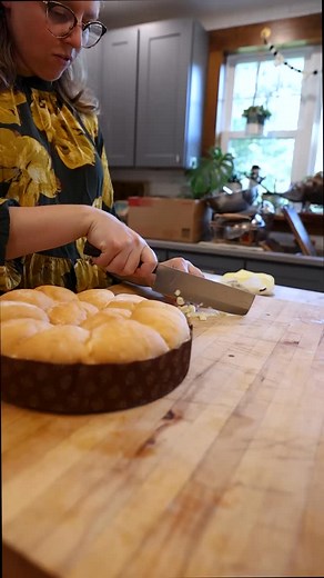Take our snowflake rolls to the next level for your Thanksgiving table. Baste them with fresh garlic and melted butter, finish with fresh black pepper. Bake at 350 for about 10 minutes or until the garlic is golden. Serve warm! #rifood #wrightsri | Wright's Dairy Farm & Bakery (official site)