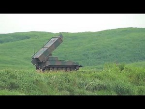 ９２式地雷原処理車のロケット発射に衝撃波がひろがる‼