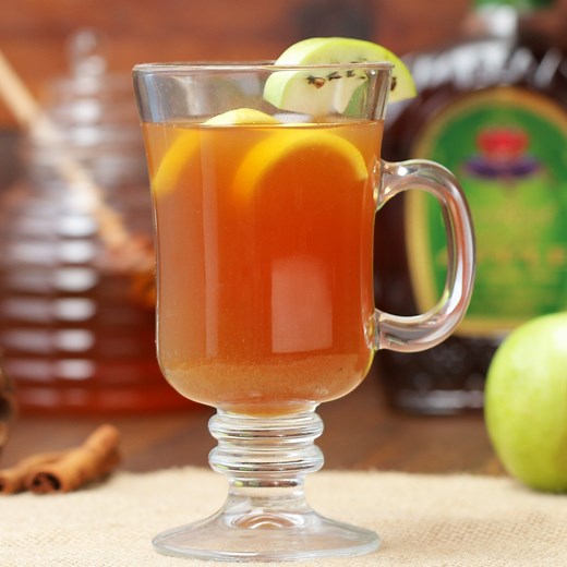 This Crown Royal Spiced Apple Hot Toddy is perfect for colder weather. Shop the ingredients online now! Shop Now: https://bzfd.it/2SJ7F7z | Tasty