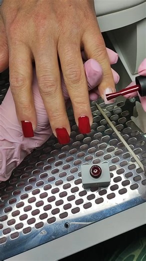 Валерия Кирилова ◽️МАНИКЮР ◽️ ПЕДИКЮР ◽️ ПЛЁНКИ ◽️ Калининград on Instagram: "Наносим цвет"