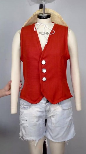 Our simple pirate vest! Sewing pattern and tutorial is available in our store, link in bio 👀 #piratevest #piratecosplay #luffy #sewingpattern #cosplaydiy #sewingdiy