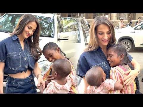 Elli Avrram showered love on a poor girl, spotted in Bandra