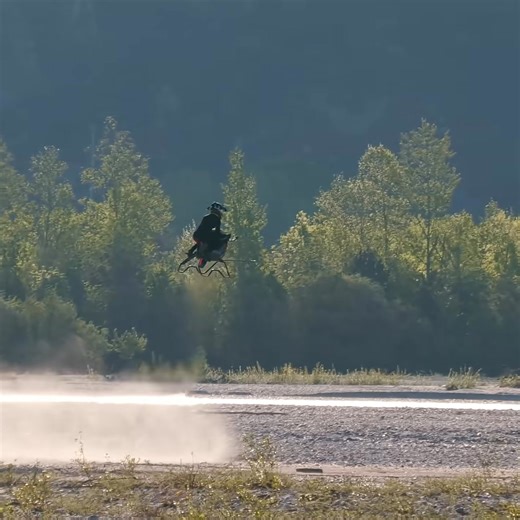 Flying real-life speeder bike jet powered with real audio #futuretech | TECH AUTO