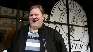 Mid-Valley's Mike Lindsey turns meth addiction into comedy