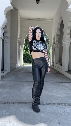 1.7K views · 760 reactions | 驪 @vampirefreaks #gothgirl #goth #altgirl #altfashion #gothoutfit #darkfashion | Andreanet | Facebook