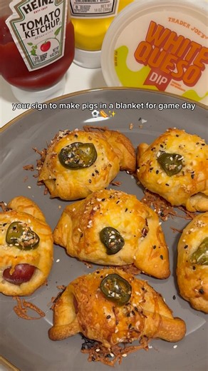 Your sign to make pigs in a blanket for game day ⚽️🌭✨