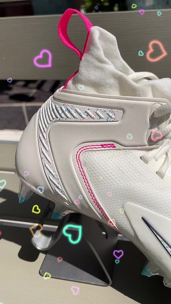 Hermosos cleats para las chicas Tocheras! 💕👩🏻🏈 Disponible para entrega inmediata en # 25 y 24.5 Tallas sobre pedido: # 23/23.5/24/25/25.5/26 Pregunta por dinámica de pedidos. 💞 #flagfootball #football #juegatocho #tocho #tochito #playtocho #futbolamericano #amoeltocho #footballgloves #footballcleats