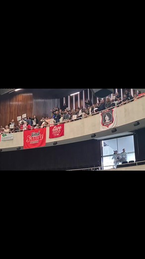 1.7K views · 30 reactions | DATA-BASE JÁ! Segundo balcão da Alep lotado e em uma só voz: reajuste digno e para TODOS(AS). A Casa não liberou o 1° balcão para o público e centenas ficaram do lado de fora da Assembleia. | APP-Sindicato | Facebook