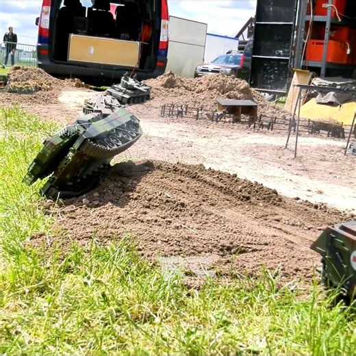 STUNNING RC TANKS, RC MILITARY VEHICLES 8 #rctank #rctanks #henglong #rc #tank #battles #worldoftanks #panzer #scalemodel #rchobby #hobby #tanks #rclife #rcmodel #tankbattles #henglongtanks #fsttanks #worldoftanksblitz #rcpanzer #tamiyatank #club #motionrc #scale #army #tiger #militaryrctrucks #rctankmilitary #rctanktrailer #rcmilitaryvehicles #reels #fyp | Rc Tanks Videos