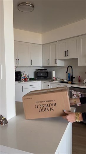 Sara Wells • Toronto Creator on Instagram: "My tips for shooting HIGH quality content! 🤍 I just use my iPhone, no vlogging camera or anything fancy. I shot on my IPhone 14 Pro until I got the IPhone 17 pro two months ago. The camera is a bit of an upgrade but the older phones are still good if you use them CORRECTLY 🤍 Video recording settings: Go to settings>camera>record video> click 4K at 60fps Switch ON: Enhanced stabilization ✅ Show PAL formats ✅ Auto FPS to Auto 30 & 60 FPS ✅ Lock camera 