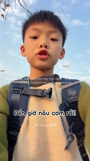 [Vietsub] Nhật kí nấu ăn của bé Tuấn Hy: Bé Hy chăm mẹ bị ốm Nhận biết người đi chợ khéo: hết tiền mua đồ mà người bán vẫn bán đồ cho, cho nợ tiền lần sau bù. Mẹ bé ốm, coi bé nó tất bật chăm mẹ mà phần bình luận toàn các chị, các cô kêu chồng/bạn trai mình không bằng 1 góc thằng bé 8 tuổi 😂 ====== Cre: douyin 俊希 Trans: Ánh Trăng Đêm Nay Thật Đẹp • 今晚月色真美 Just Share. Don’t Reup! | Ánh Trăng Đêm Nay Thật Đẹp • 今晚月色真美