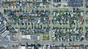 Garage catches fire at vacant home in Central Fresno