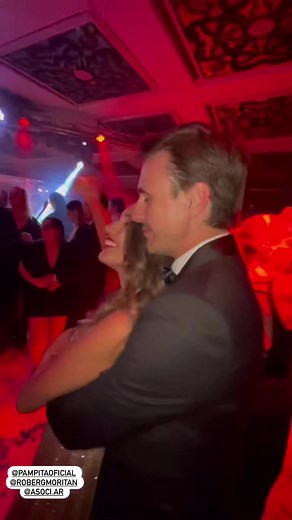 💞 #pampitayrobert #caroyrobert #pampita #pampitaoficial #pampitaardohain #carolinaardohain #robertogarciamoritan #robertogmoritan #CoupleGoals #couple #relationshipgoals #romantic #romance #love #Amor #model #modeling #beauty #beautiful #iconic #argentina #fyp #foryou #parati